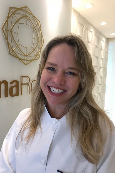 Dra. Ana Cl&aacute;udia Salay